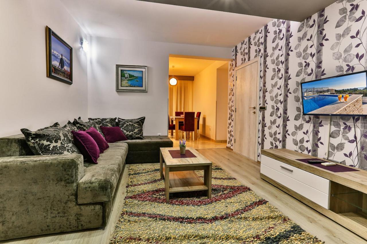 באר De Lux Apartments Luka מראה חיצוני תמונה